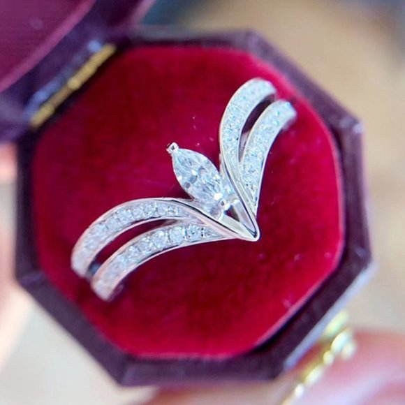 Unique Style Silver Plated V Shaped Crown Ring for Women, HA4606-6 - Picture 3 of 5